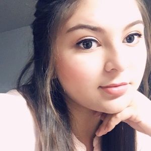 Meet your Posher, Cassandra